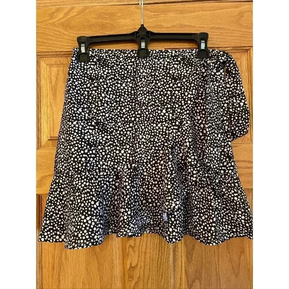 SHEIN Ruffled Mini Skater Skirt Women’s Size S Black White Swiftie